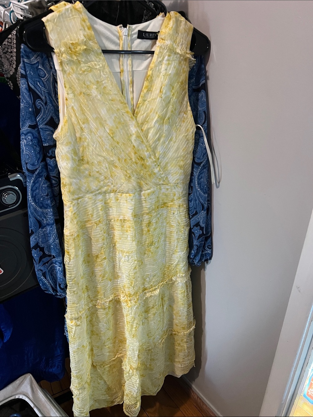 Lauren Ralph Lauren Pale Yellow Sleeveless Tiered V-Neck Dress Sz 6p NWT